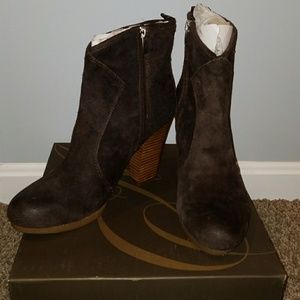 BLACK FRIDAY Enzo Angiolini brown suede boots 10